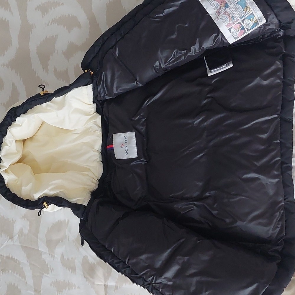Moncler White/Black Down Puffer Cropped Jacket with Removable Hoodie - Picture 6 of 16